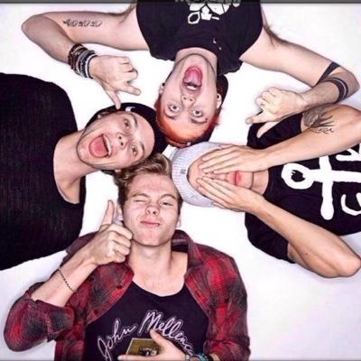 follow @bandanahemmo bc she just made you smile and gave you a free follow

ily