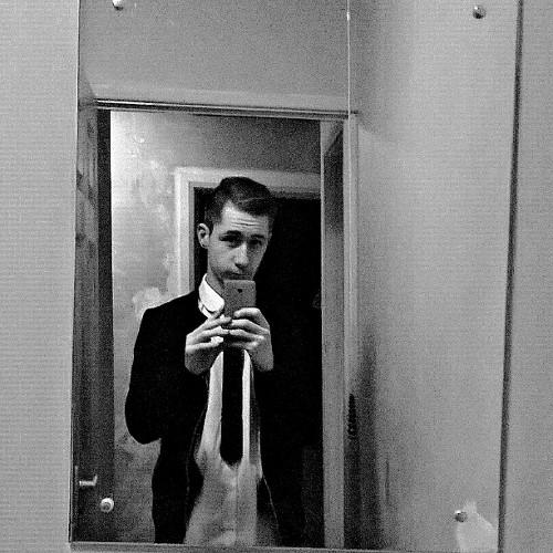16-England-Single-Instagram- harrypoernig12