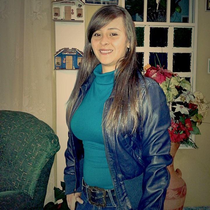 Estudiante de Educación Fisica ULA! . . Me encanta la musica y hacer deporte . . Obsesionada por la Luna!