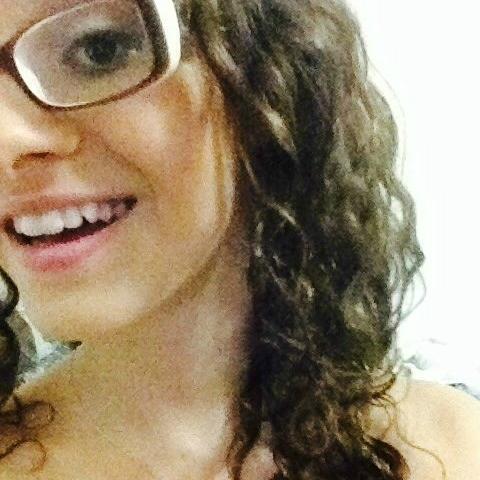 Eu gosto de gente que se importa. Gente que sorri. Gente que sabe pedir desculpa. Gente que abraça nem que seja só com o olhar.