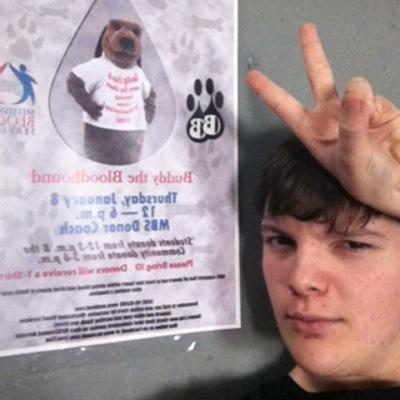 Hey whats going on playas my name is Sampson Kyle Henshaw and you can add me on snapchat rebelpro16 or ask me questions at ask.fm. Also follow me