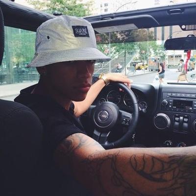 Daily pics of Lightskinned boys✨