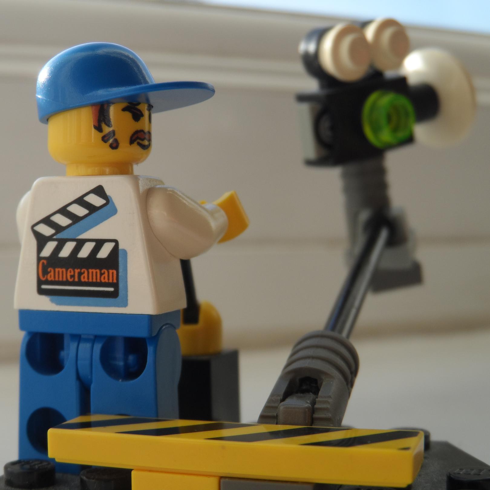 Freelance cameraman and photographer.  Former @bbcnews
Over 30 years experience behind the lens
London based