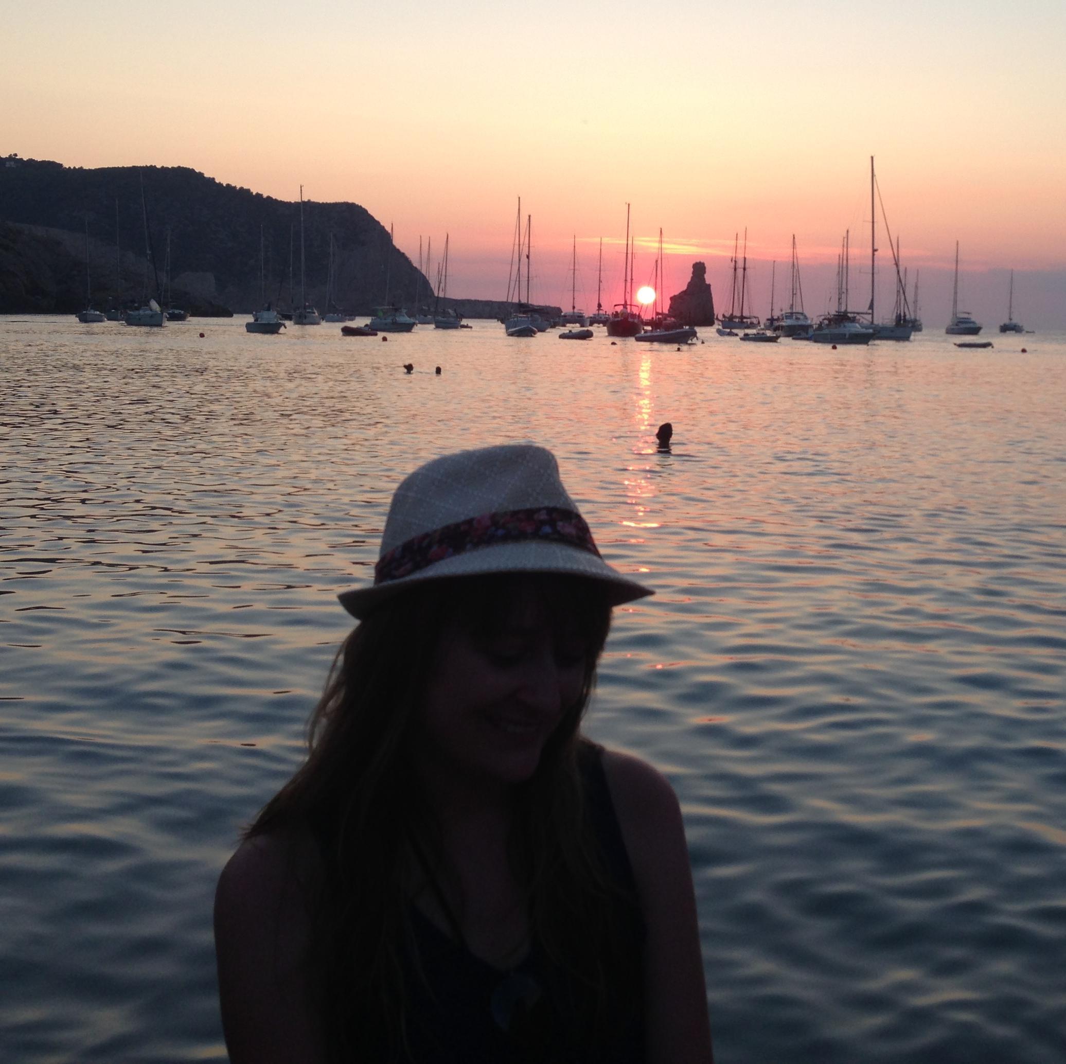 malvaro24's profile picture. Incluso la gente que afirma que no podemos hacer nada para cambiar nuestro destino, mira antes de cruzar la calle. S. Hawking