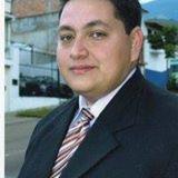 Licenciado en Educación y Magíster en Educación mención Gerencia Educacional.