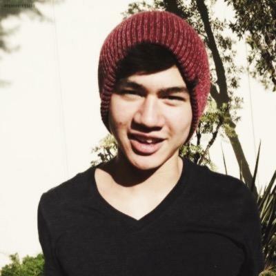 GO FOLLOW @lostbxyniall ♛ & @cumshotashton ♛ BC GOALS ILYSM
