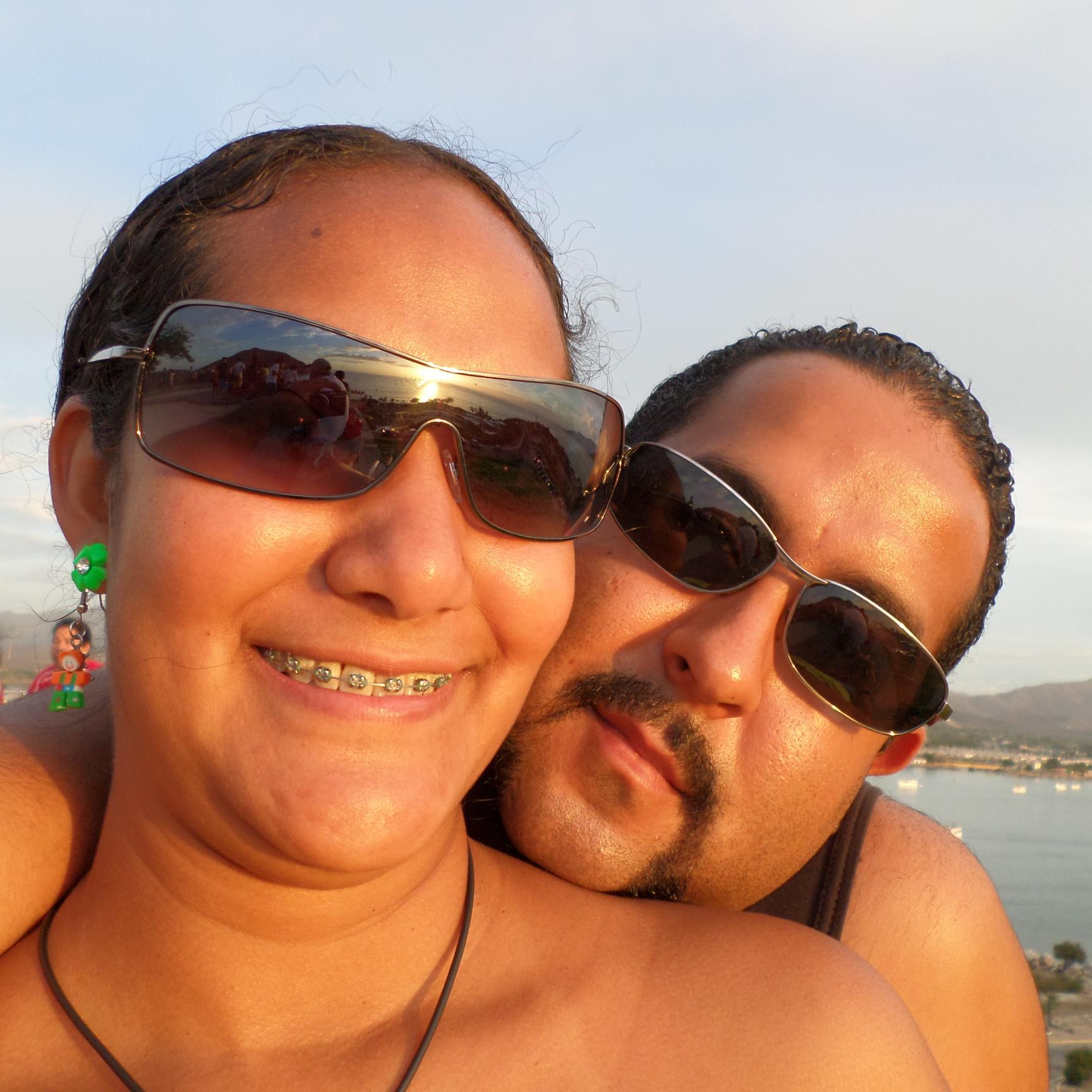 Venezolana, Ing, Tasadora Profesional de SOITAVE, Madre de una niña (Maria) y un niño (Javier). Orgullosa de mi familia 100%. Enamorada de mi rey.
