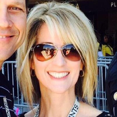 suburban-driving mom of the fab four http://t.co/7qIyUE1mdP    https://t.co/MeRPAazpvJ