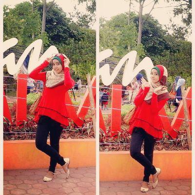 I'm Vegie Rahmadola Putri,,  :) , February 26' 1995,,, 3 I love Music