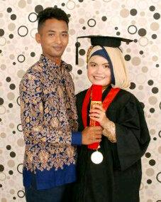 how can I forget you when my day today sprinkled love and affection to you ♥ @Guruhochtama