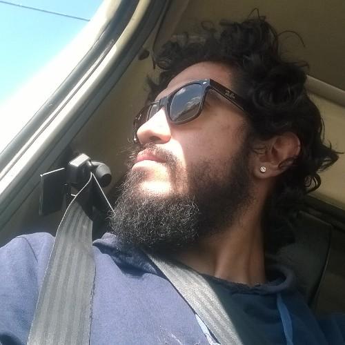 hincha de River , estudiante, experto en fideos con tuco, licenciado en casi todo.