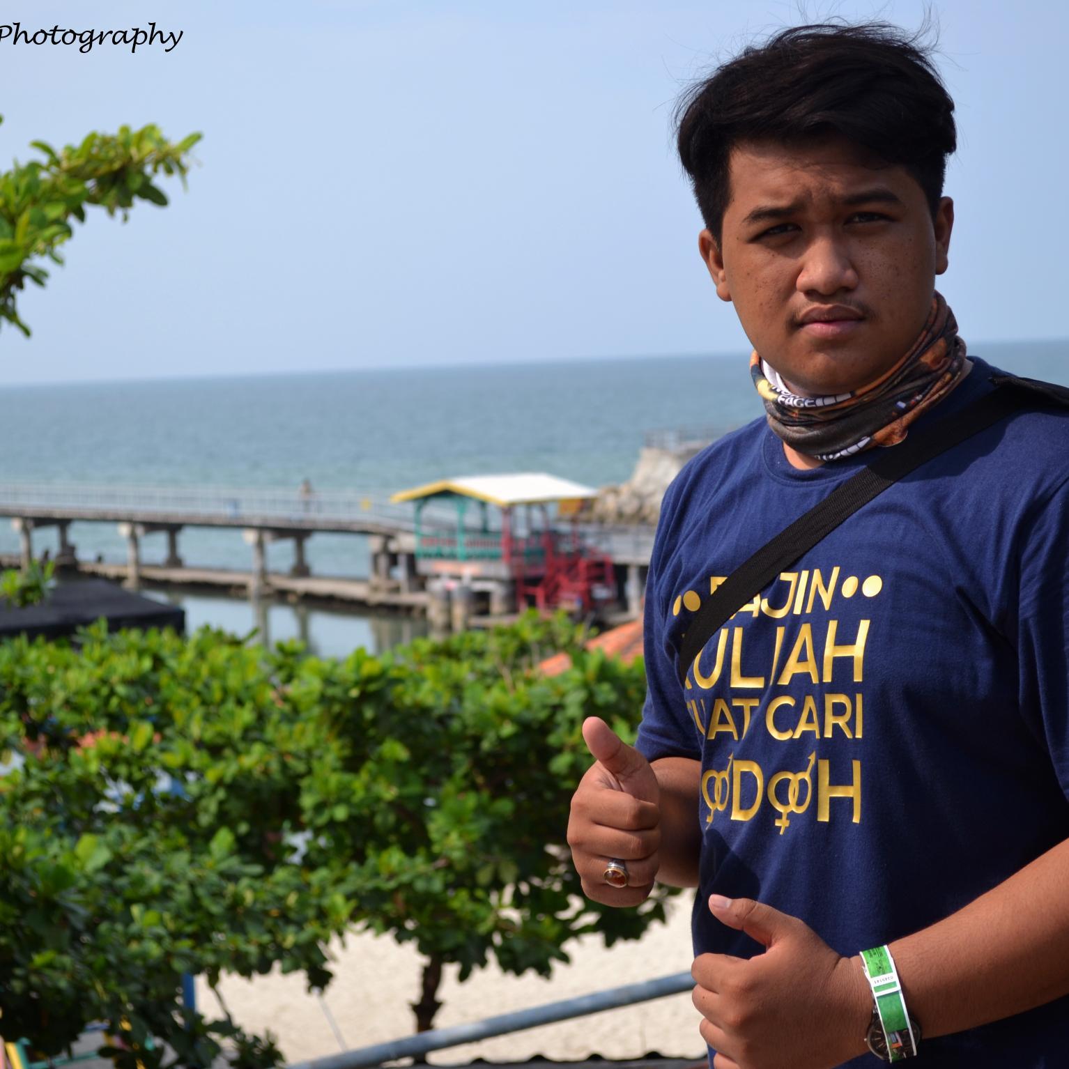 menikmati kehidupan yang aku jalani sekarang