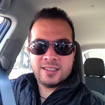 Mercadologo, Administrador, Docente, Empresario pero sobre todo Amante de la adrenalina que la misma vida genera.