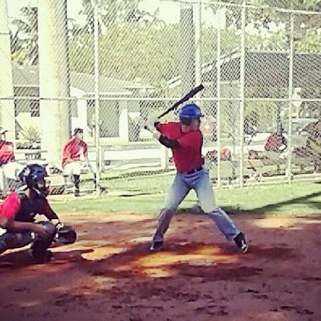 Venezuelan baseball player. El sol se oculta solo para aquellos que dejan de soñar. (work hard play hard)