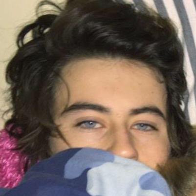 FOLLOW @mythical_mendes BECAUSE SHE FOLLOWS BACK AND GAVE YOU A FREE FOLLOW follow her or i unfollow!