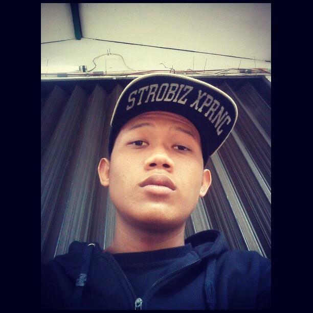 islam | vocal @MDKOFFICIAL_ | ig: AHMADSOFYANSAURY | berkumis | saya jelek! Haha