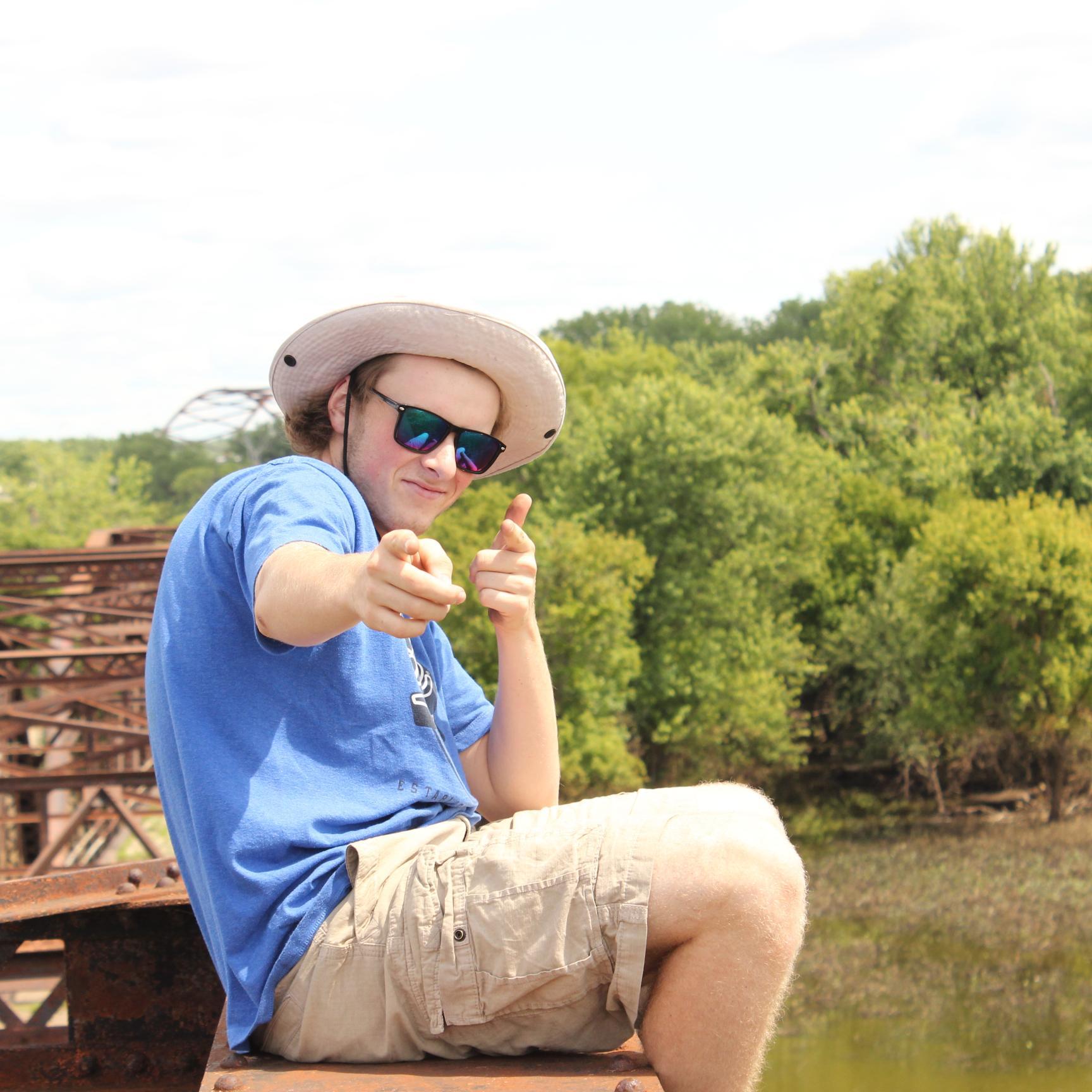 PeterLiffrig's profile picture. Taking photos along the way
Let four wheels take you there