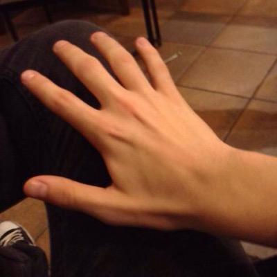 i basically tweets pics of his hands