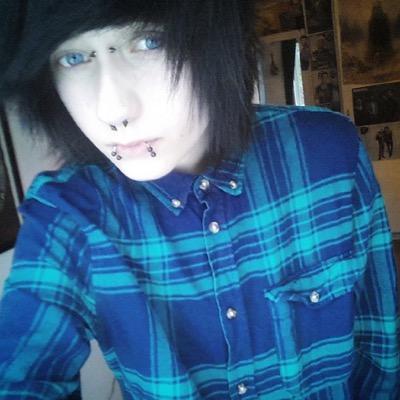 hey I'm Nicky.. Um I like tacos and pizza Don't get too close I'll break your heart