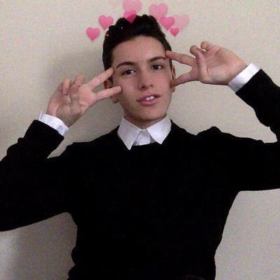 FOLLOW @allthelovenjh BCS SHE JUST GAVE YOU A FREE FOLLOW ASK FOR A FOLLOW BACK IF YOU WANT TO