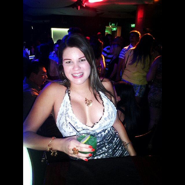°Venezolana
°Estudiante de Administración
°Enamorada
°21.