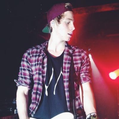 free smile follow @dukeofmuke