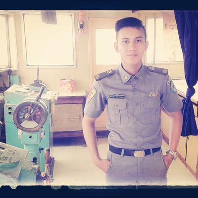 jika aku sukses, aku bisa membahagiakan sahabatku, saudaraku, orangtuaku, diriku, juga jodohku nanti (҂'̀⌣'́)9