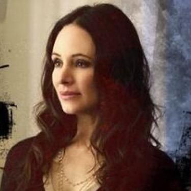 “You can spend your life being controlled by powerful men, or you can learn to control them.” | #Revenge #Vemily