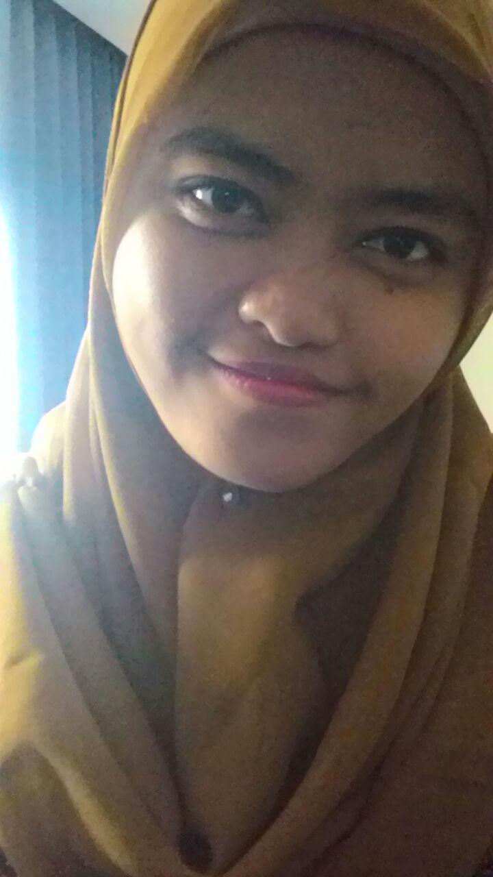 Anak ketiga dari Tiga Bersaudara, a scholarship hunter, a Geographer/Scientist, dan lovely girl.