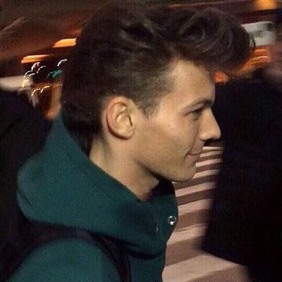 follow @ultrahes + @tuIipniaII pls !!