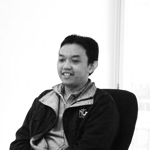 Servant of Allah. Husband of @putiayusetiani. CEO & Co-Founder of @qiscus.