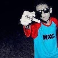Inilah gue,tetap gue dan akan menjadi gue,apa adanya karena gue adalah gue, follow @musa_Dhije20 tweetnya simple tapi asli gue banget