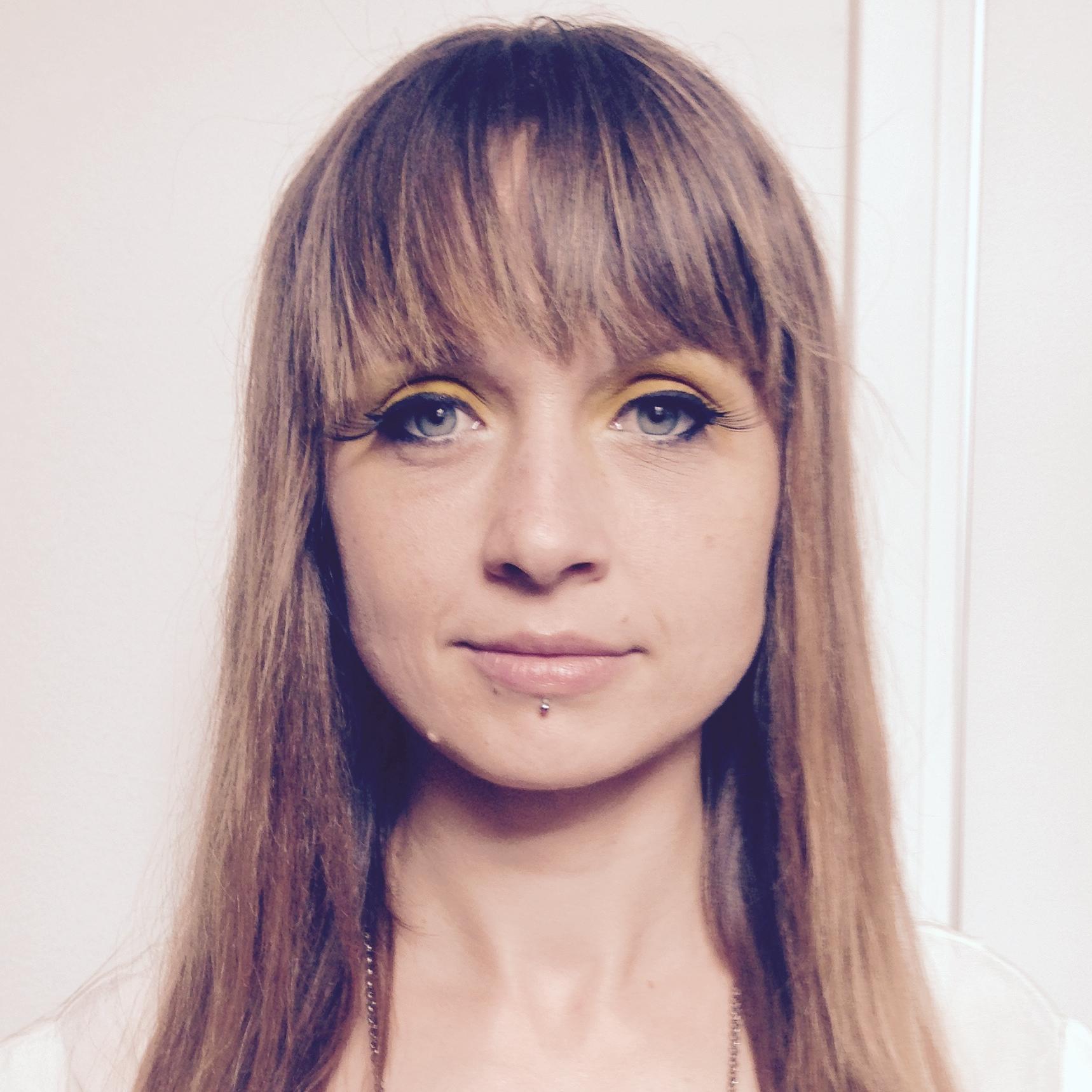 Senior Digital Designer • Mother of cats • Craft-a-holic • Chronic DIY'er • Yarn addict • Trekkie • Dancer • Gamer