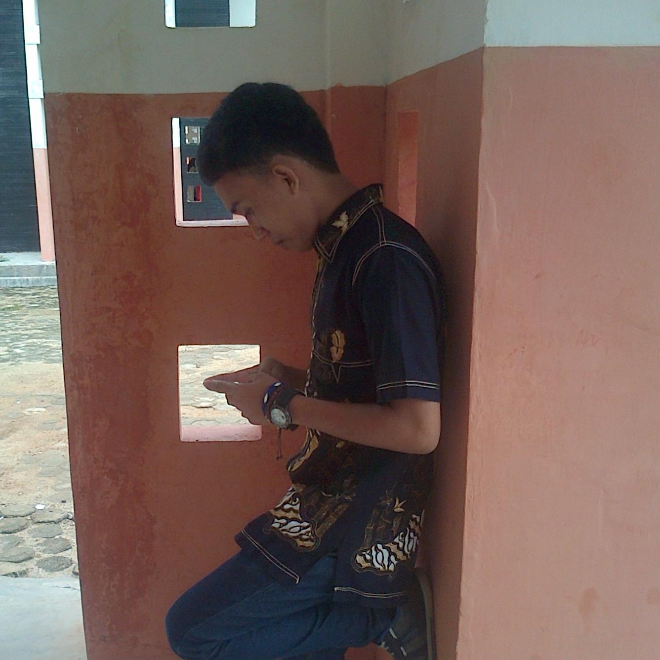 hidup ibarat kan batu yang keras,sekeras apapun batu pasti akan terkikis dan hancur,asal ada kemauan dalam mencapai sesuatu pasti akan tercapai amin