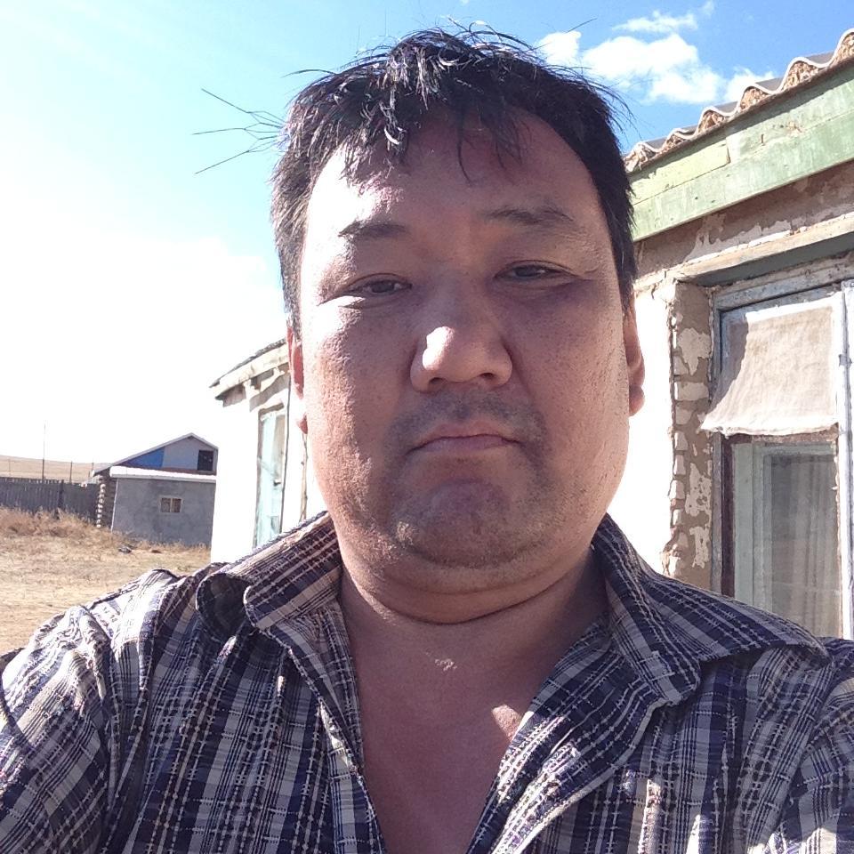 DDembee's profile picture. 