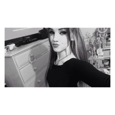 17, Lincolnshire. 
snapchat+instagram- laurenn6969