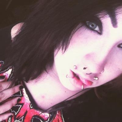 I'm emberlynn, 18 years old im expecting a beautiful baby girl august 10th 2015 ❤️ i love a7x bvb bmth aa etc. and will follow and share any bands/youtubers✨