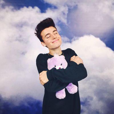 (I'm not WeeklyChris)
I'm Brazilian and I love Chris♡