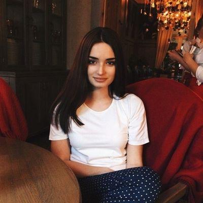 дружелюбная  симпотичная