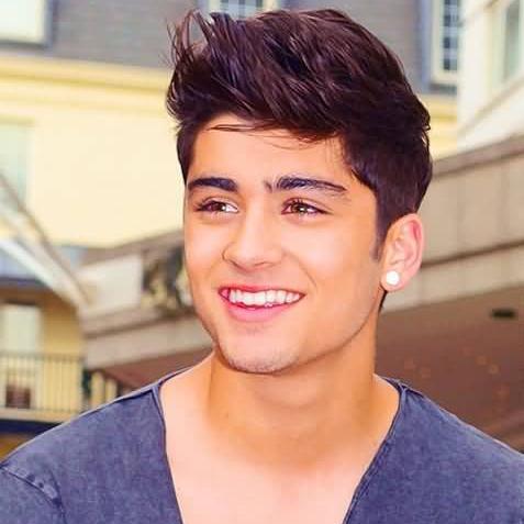 Hi! I'm Directioner and Colliner :) My dream is to travel the world.  'cause nobody saves me baby the way they do! One Direction forever
