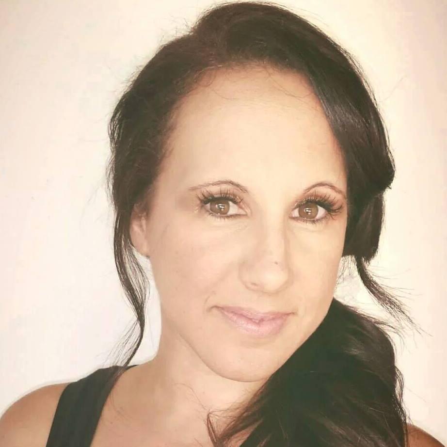 Marketing specialist, business entrepreneur, passionate runner and crossfitter with a soft spot for dark chocolate, good wine and fluffy animals.