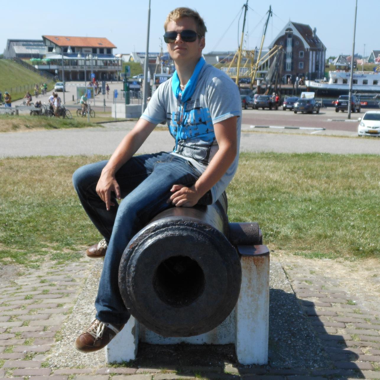 Lifesaver bij reddingsbrigade Drachten en Zwolle, Gitarist, EHBO'er, vrolijke babbelbox, doorzetter. relatie 19-07-2014