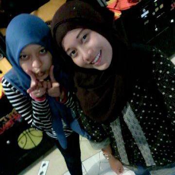 Financial Consultant AXA Financial Insurance, Model, Penyanyi & Actris