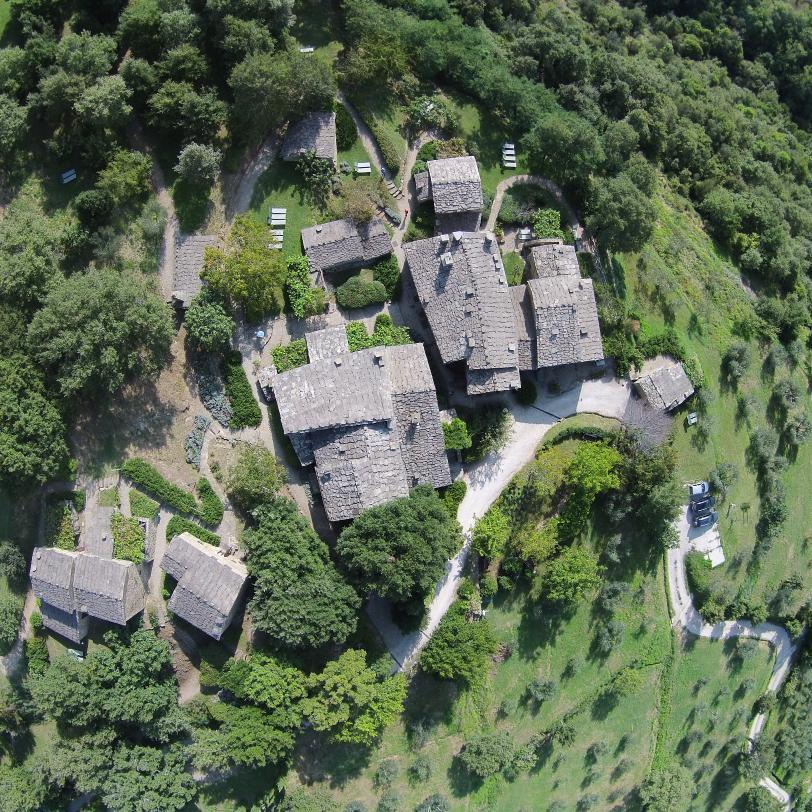 borgodivagli's profile picture. A quaint, meticulously restored 14th century Hamlet in the Tuscan countryside. We are a Fractional Club as well.