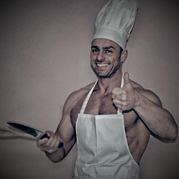 Sono Chef di professione e appassionato di fitness. In questo sito troverai ricette mirate ad avere un buon carburante prima e dopo gli allenamenti.