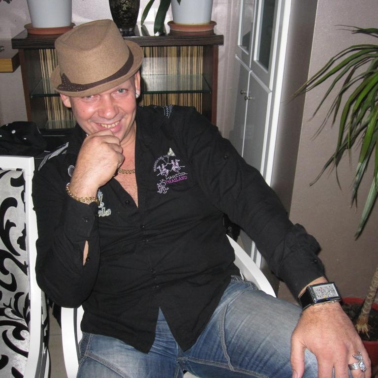 LedKardogeros's profile picture. 