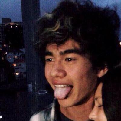 please follow @hoodlumgc and ask for a dm to calum if u want