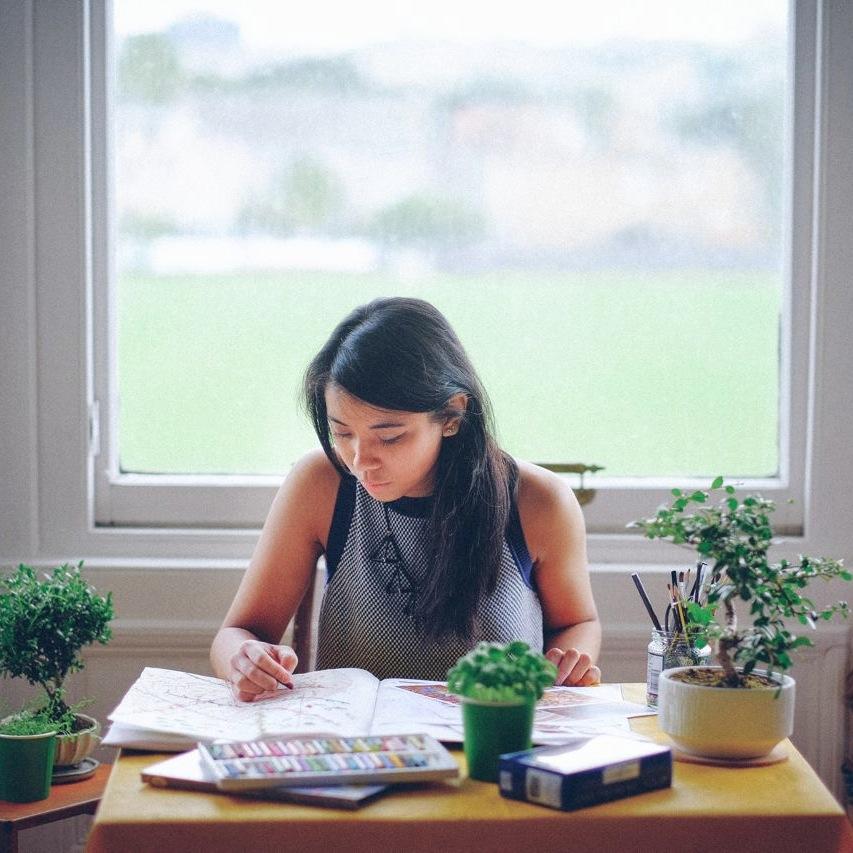 Surface & Textile Designer with a passion for tableware & linen and interiors
