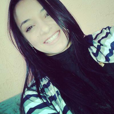 dona de um par de olhos verdes e um sorriso avassalador :)
