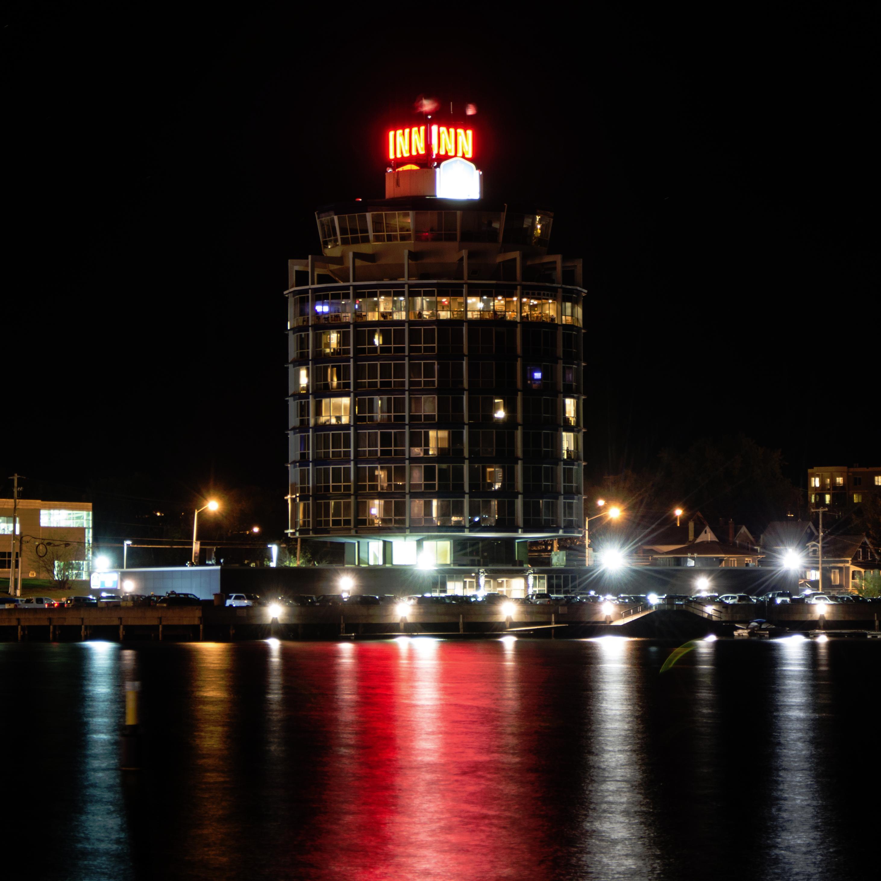 The Lakeside Inn & Conference Centre is located in Kenora, Ontario. The premier hotel in the area with 94 beautiful guest rooms.